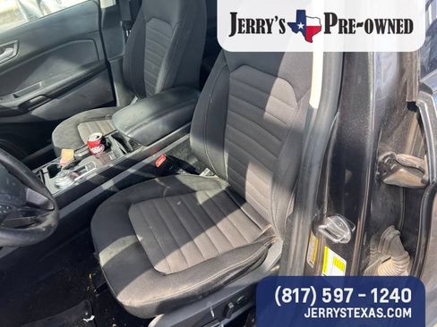 Used 2020 Ford Edge SE FWD image 9