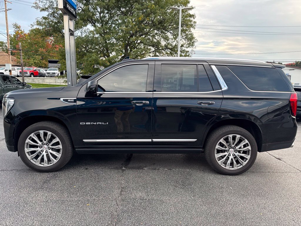 Used 2021 GMC Yukon Denali w/ Denali Premium Package AWD/4WD image 2