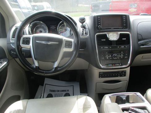 Used 2012 Chrysler Town & Country Touring-L w/ Entertainment Group #2 image 9