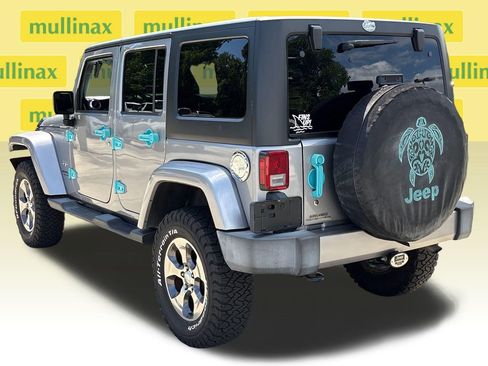 Used 2016 Jeep Wrangler Unlimited Sahara w/ Connectivity Group image 8