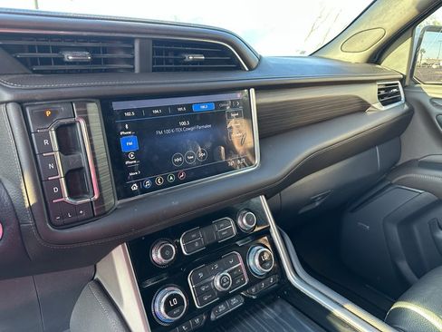 Used 2021 GMC Yukon Denali w/ Denali Premium Package image 15