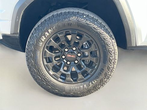 Used 2026 GMC Canyon Elevation RWD image 29