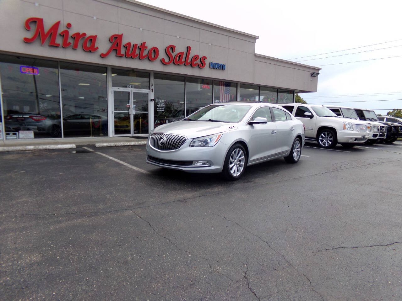 Used 2016 Buick LaCrosse Leather FWD image 2