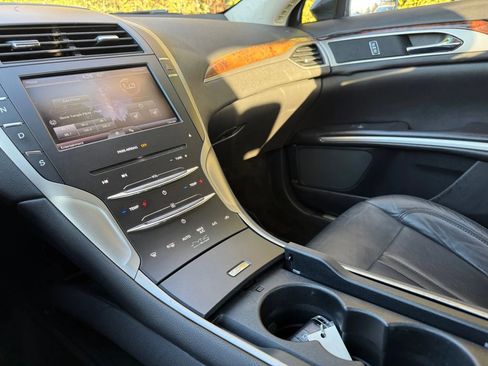 Used 2013 Lincoln MKZ image 33