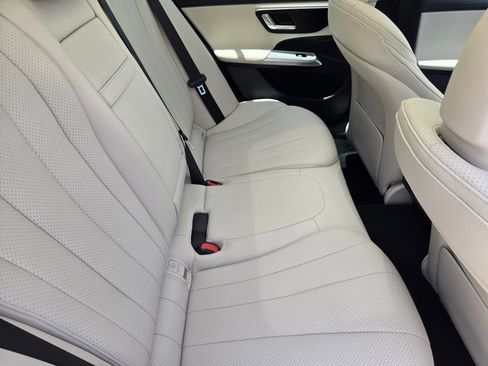 Used 2025 Mercedes-Benz E 350 Sedan image 27