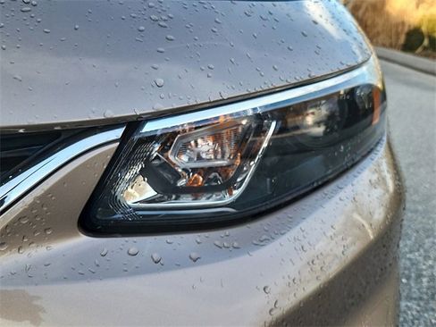 Used 2018 Chevrolet Malibu LT w/ Leather Package image 9