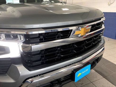 Used 2023 Chevrolet Silverado 1500 LT w/ Z71 Off-Road Package AWD/4WD image 32