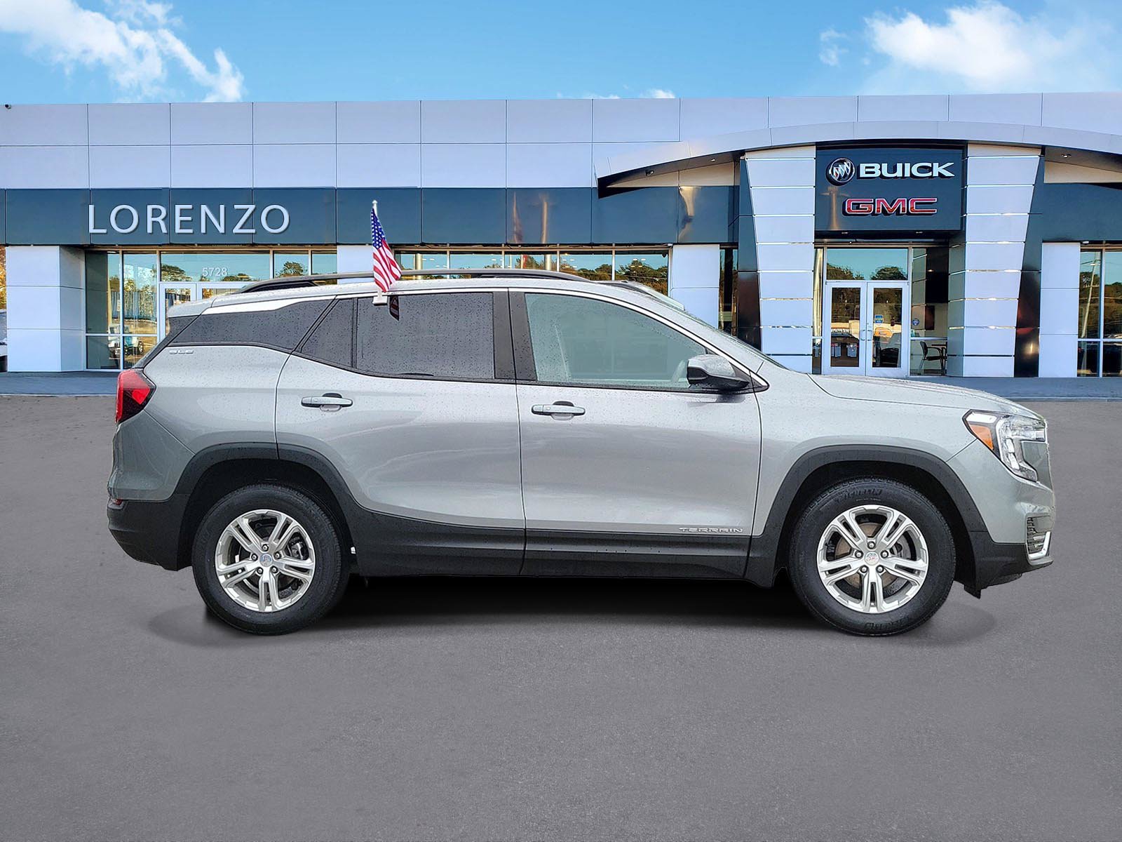 Used 2023 GMC Terrain SLE w/ Driver Convenience Package FWD image 4