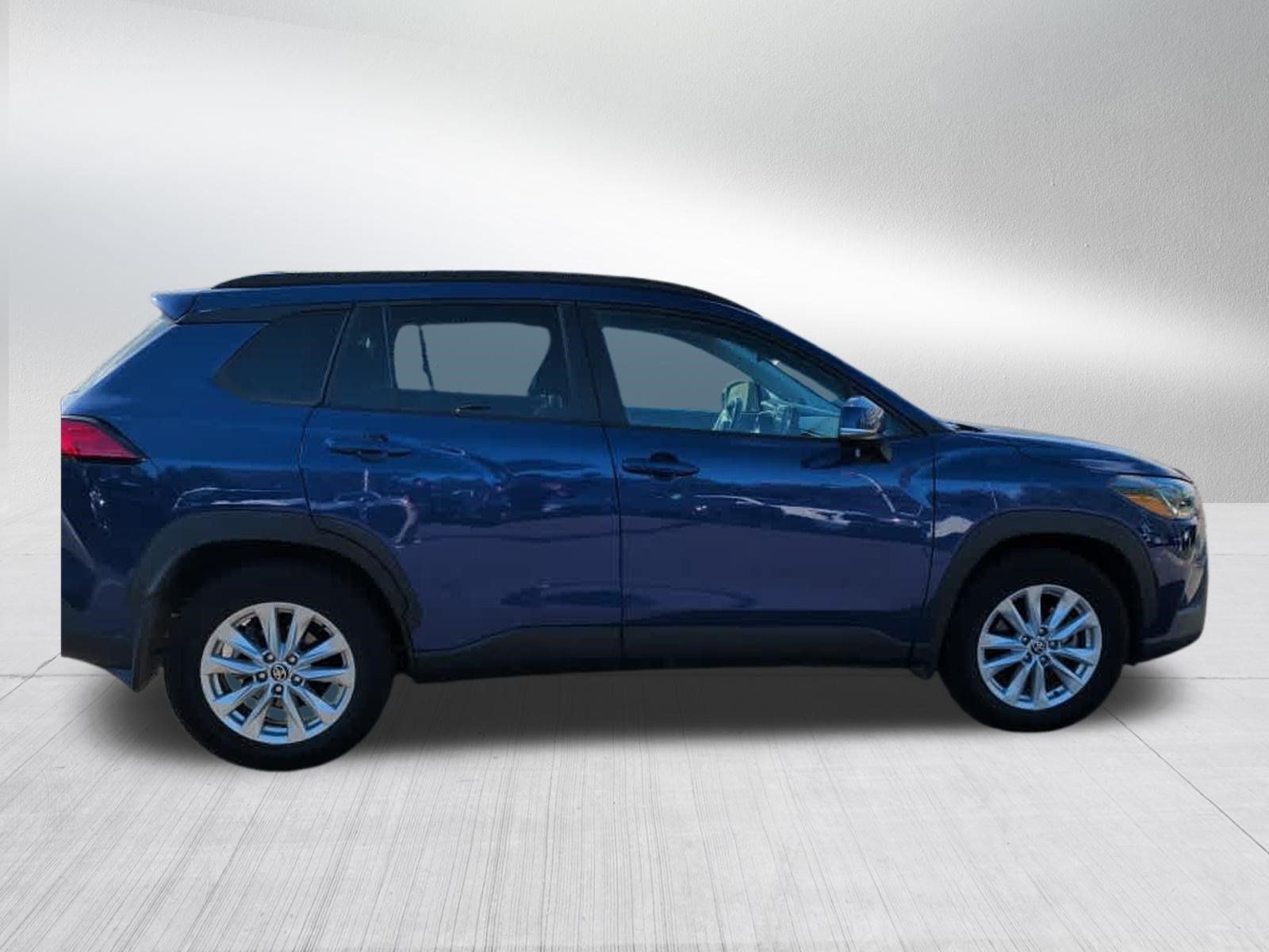 Used 2023 Toyota Corolla Cross LE w/ Moonroof Package AWD/4WD image 8