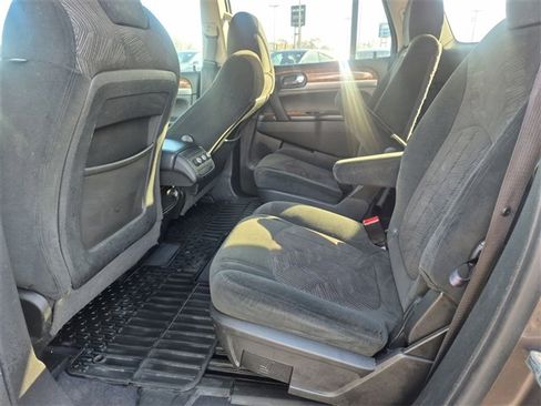 Used 2011 Buick Enclave CX image 20