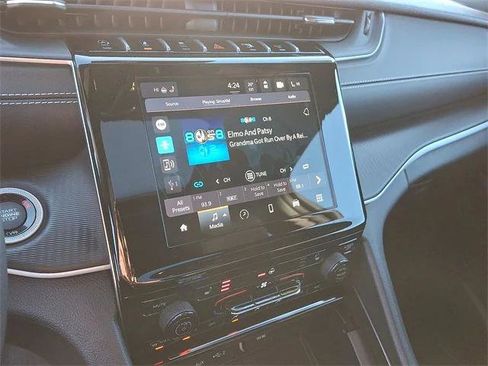 Certified 2024 Jeep Grand Cherokee Altitude image 14