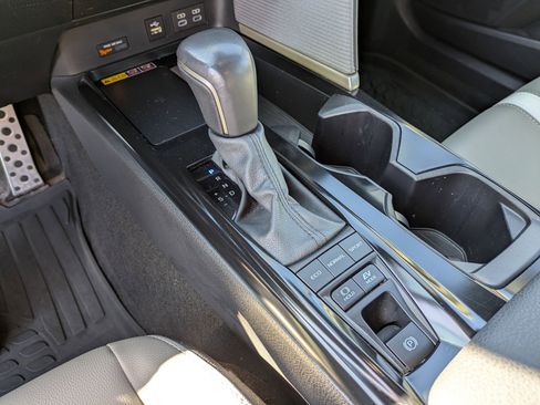 Used 2025 Toyota Camry SE AWD/4WD image 22