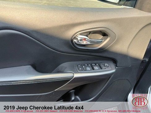 Used 2019 Jeep Cherokee Latitude Plus AWD/4WD image 28