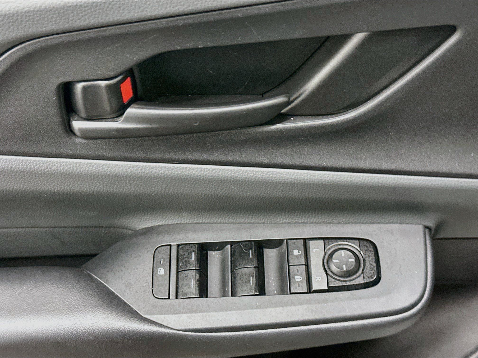 Used 2025 Toyota Prius LE FWD image 15