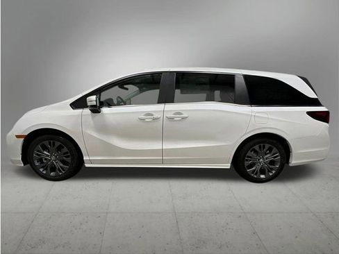 New 2026 Honda Odyssey Touring image 2