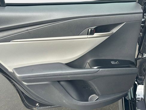 Used 2025 Toyota Camry XLE image 12