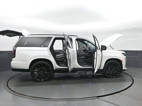 Used 2021 Cadillac Escalade Sport Platinum w/ Heavy-Duty Trailer Package AWD/4WD image 44