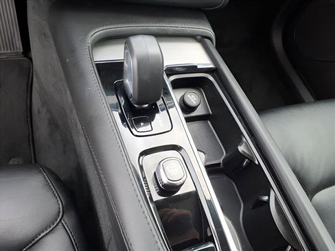 Used 2023 Volvo XC90 B5 Core image 18