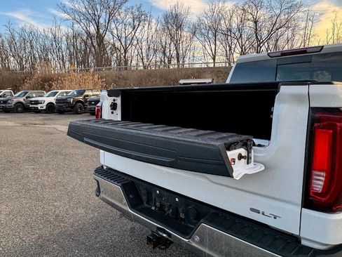 Used 2022 GMC Sierra 1500 SLT w/ SLT Premium Plus Package image 19