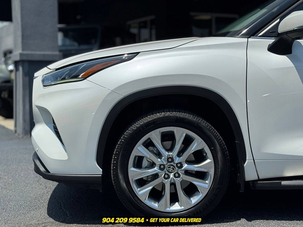 Used 2021 Toyota Highlander Limited FWD image 13