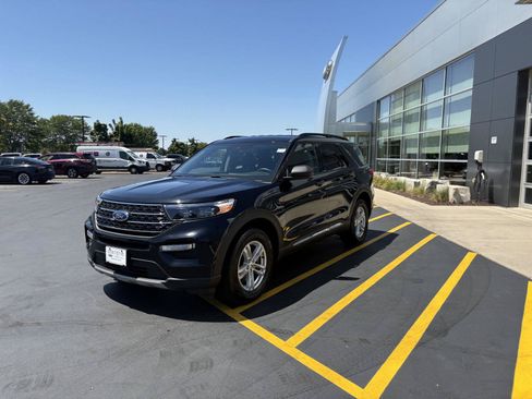 Used 2023 Ford Explorer XLT w/ Equipment Group 202A AWD/4WD image 3