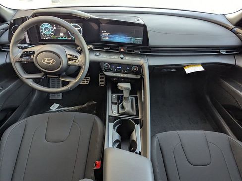 New 2025 Hyundai Elantra SEL image 28
