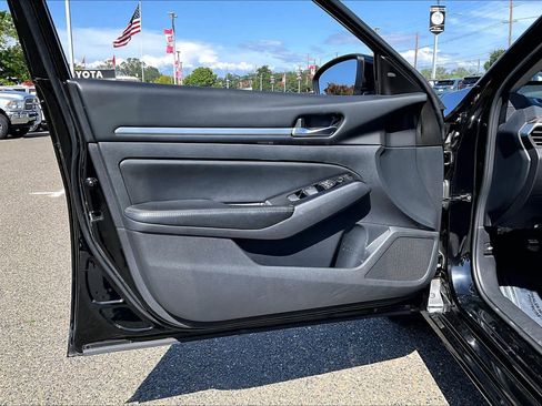 Used 2023 Nissan Altima 2.5 SV FWD image 21