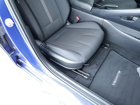 Used 2021 Hyundai Elantra SE image 24