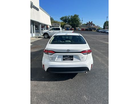 Used 2024 Toyota Corolla LE FWD image 1