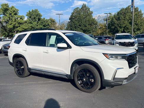 Used 2025 Honda Pilot Elite image 3