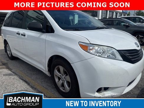 Used 2017 Toyota Sienna L FWD image 1