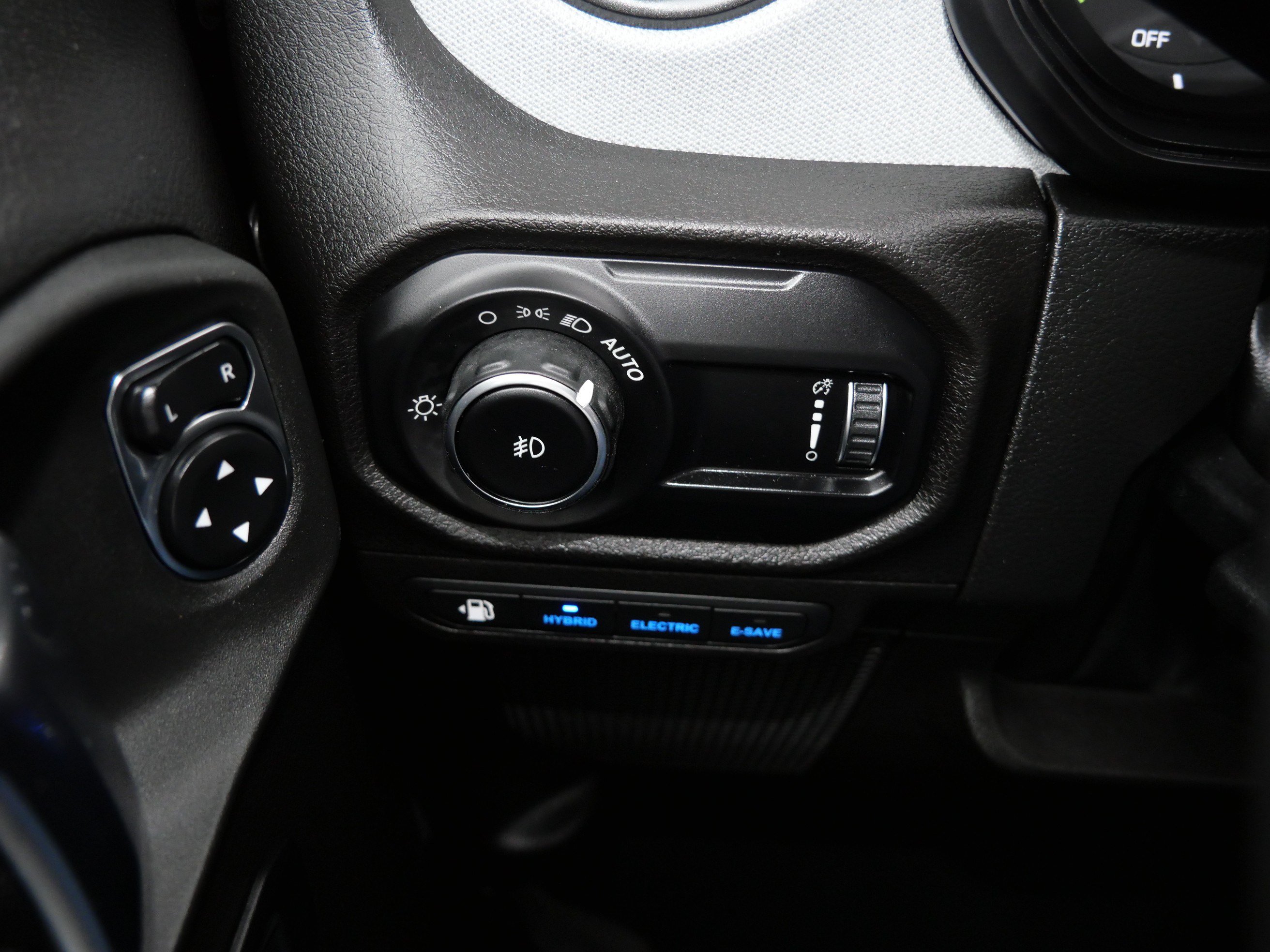 Used 2024 Jeep Wrangler Unlimited w/ Convenience Group AWD/4WD image 28