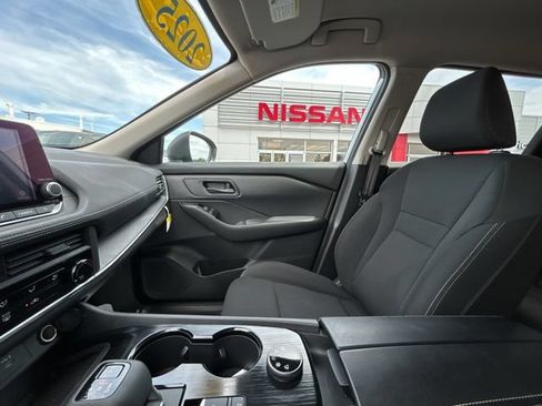 Used 2025 Nissan Rogue S AWD/4WD image 93