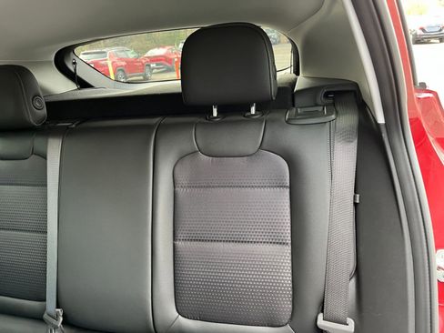 Used 2025 Chevrolet Trax LT image 35