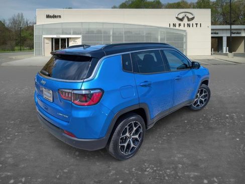 Used 2025 Jeep Compass Limited image 36