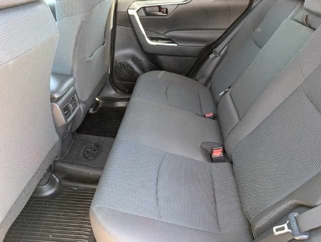 Used 2024 Toyota RAV4 LE AWD/4WD image 18
