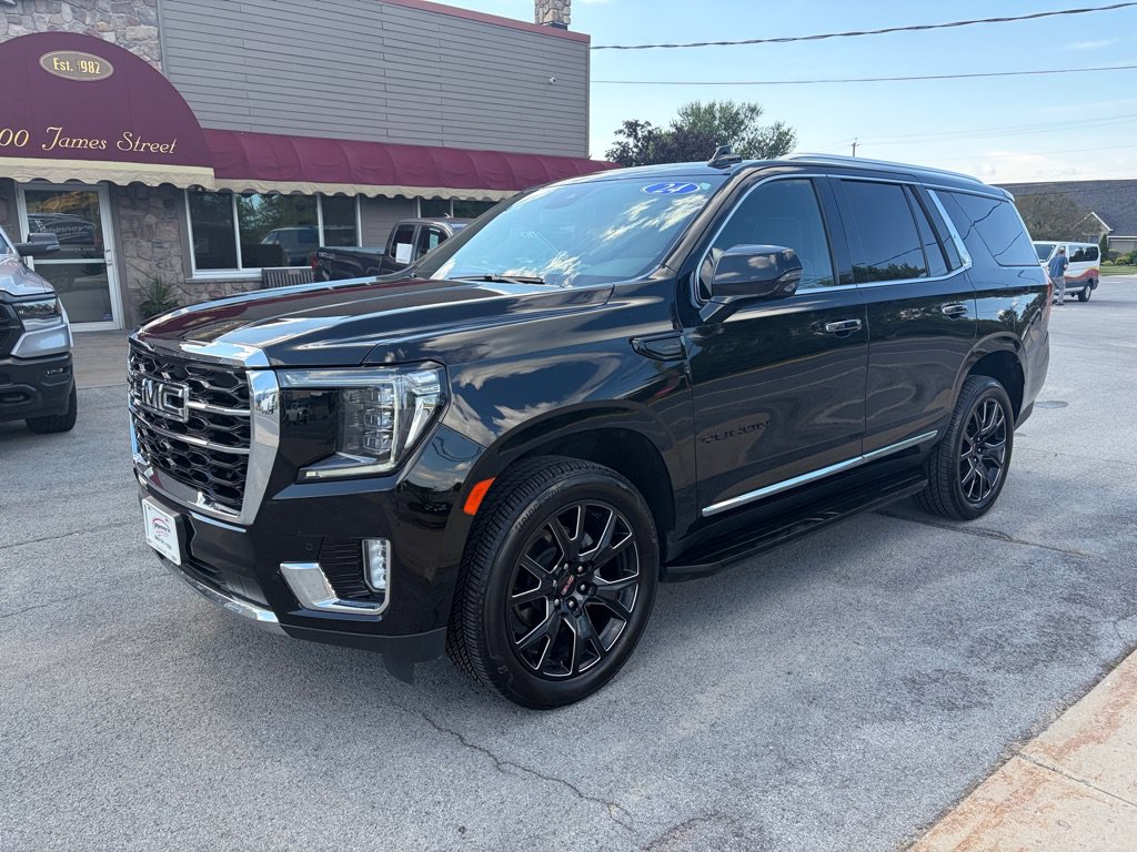 Used 2024 GMC Yukon SLT w/ SLT Luxury Package AWD/4WD image 3
