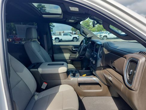 Certified 2022 Chevrolet Silverado 1500 LTZ w/ LTZ Premium Package AWD/4WD image 8