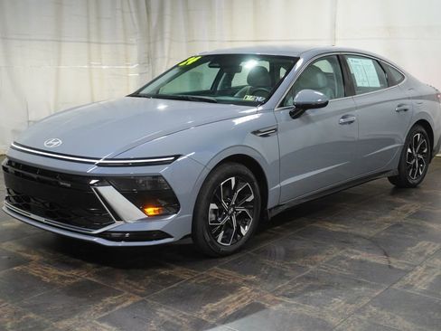 Used 2024 Hyundai Sonata SEL FWD image 2