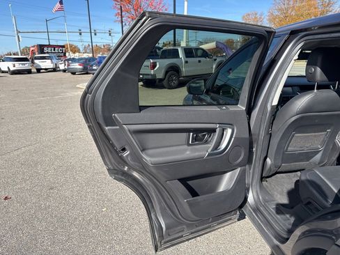 Used 2016 Land Rover Discovery Sport HSE image 12