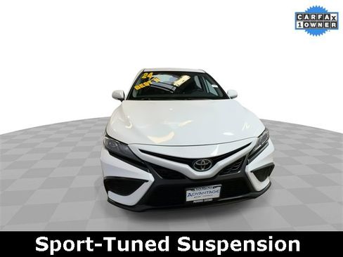 Used 2024 Toyota Camry SE image 3