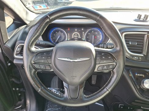 Used 2020 Chrysler Pacifica Touring-L w/ Advanced Safetytec Group image 20