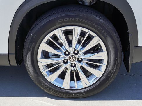 Certified 2025 Toyota Grand Highlander AWD image 13