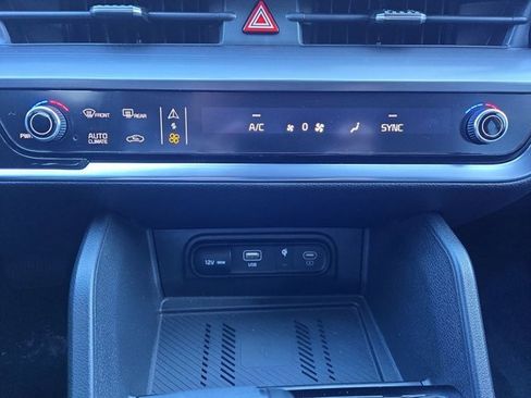 Used 2024 Kia Sportage EX image 25