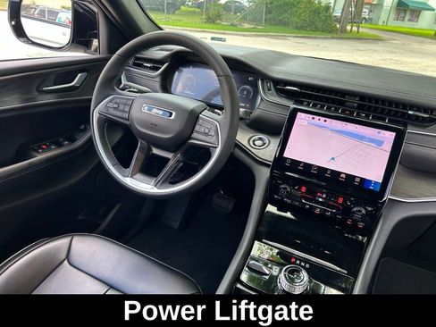 Certified 2024 Jeep Grand Cherokee Limited w/ Black Appearance Package image 12