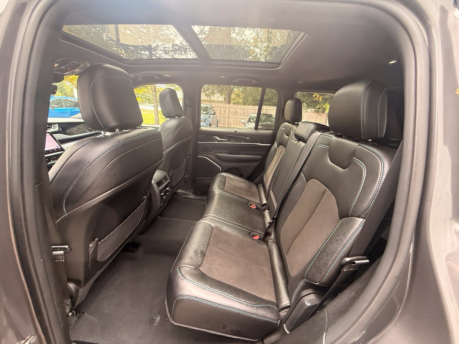 Used 2023 Jeep Grand Cherokee Trailhawk w/ Luxury Tech Group III AWD/4WD image 11