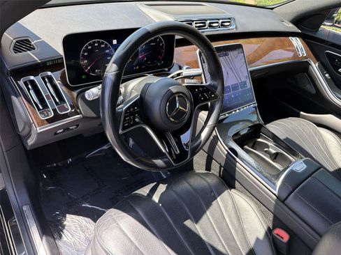 Used 2023 Mercedes-Benz S 500 4MATIC image 2