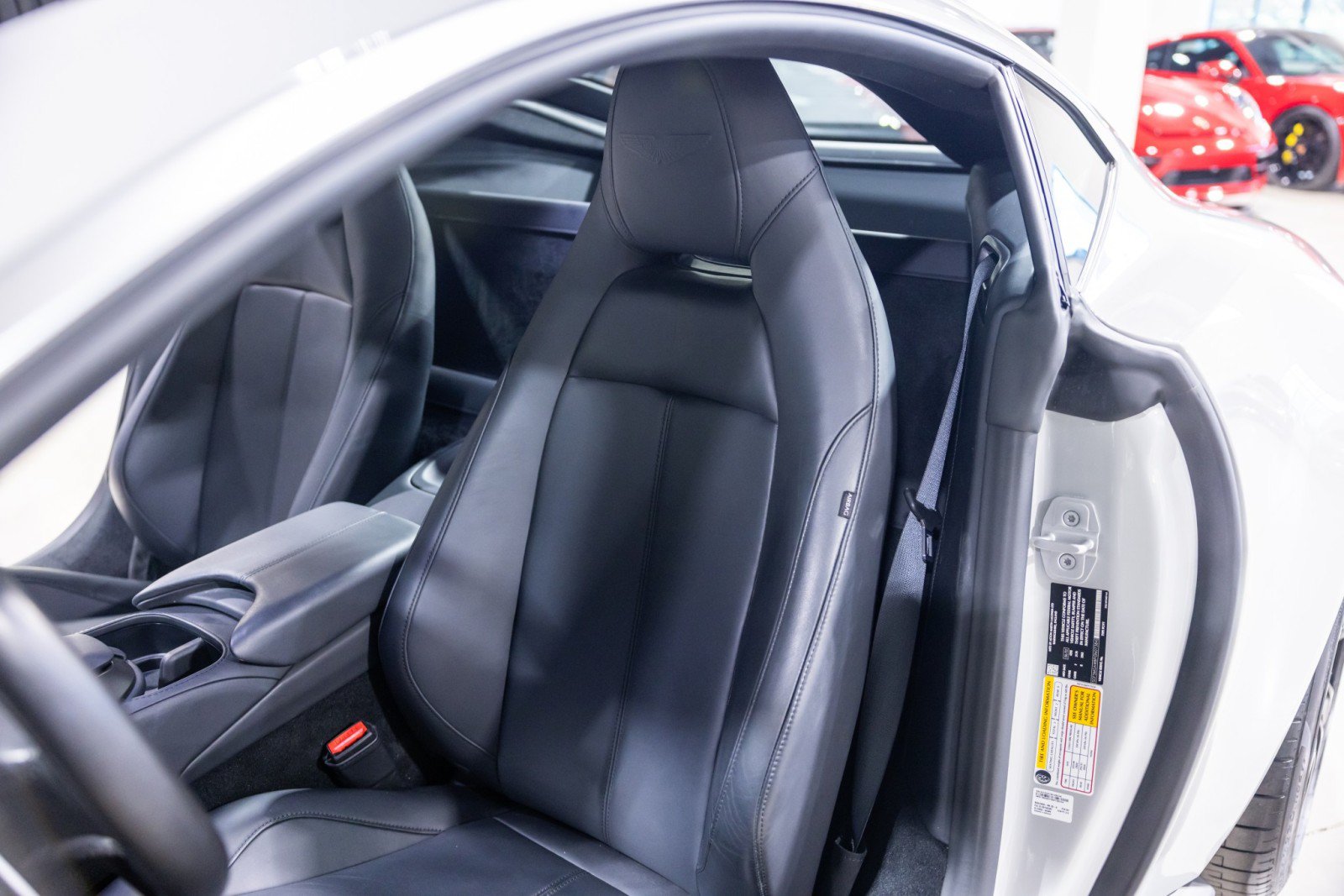 Used 2023 Aston Martin V8 Vantage Coupe RWD image 34