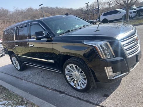 Used 2020 Cadillac Escalade ESV Platinum image 3