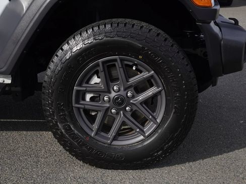 Used 2025 Jeep Wrangler Unlimited Sport AWD/4WD image 10